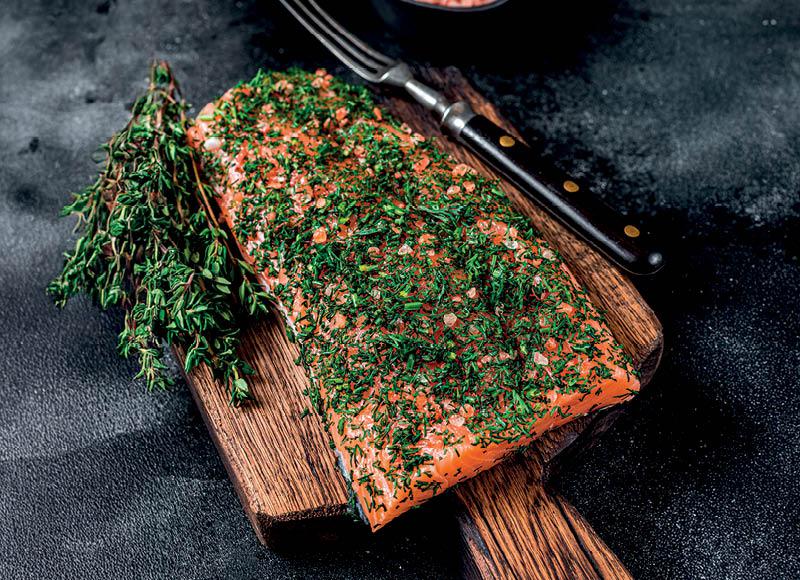 Atšaldyta lašišos filė žolelių marinate