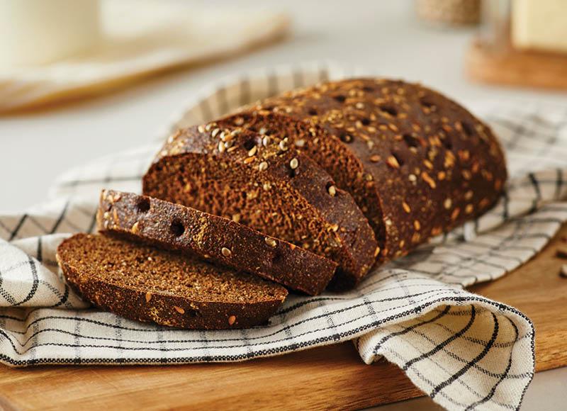 Ruginė veganiška duona su kanapių sėklomis