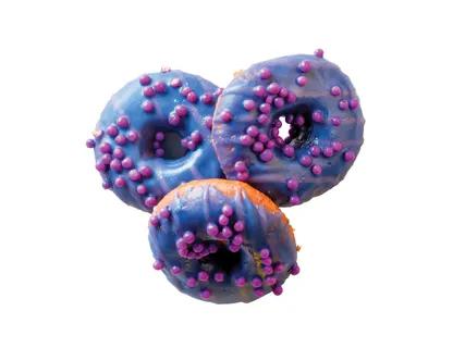 Spurga „Very Peri Berry“ su kreminiu įdaru